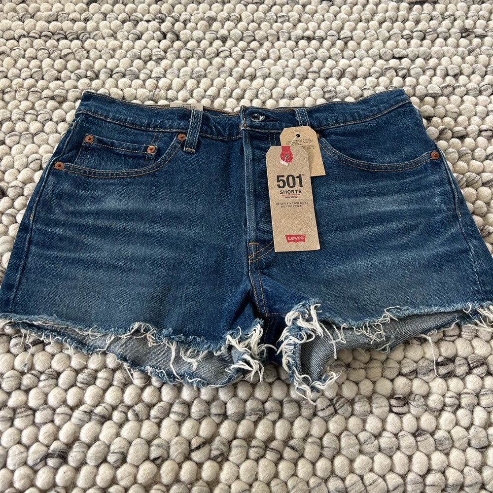 Levi's Women's Blue Denim Shorts size 28
NWT